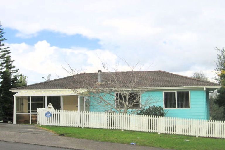 Photo of property in 14 Cushla Place, Massey, Auckland, 0614
