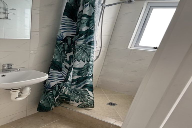 Photo of property in 41 Thornlow Street, Glendene, Auckland, 0602