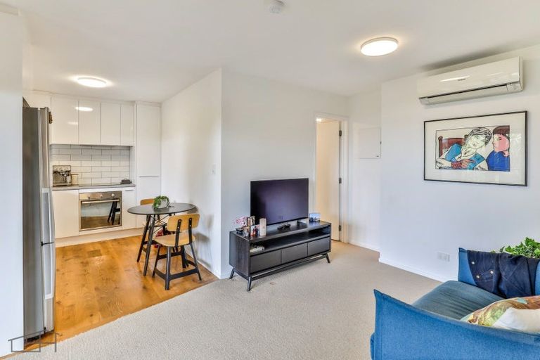 Photo of property in 64 Otitori Bay Road, Titirangi, Auckland, 0604