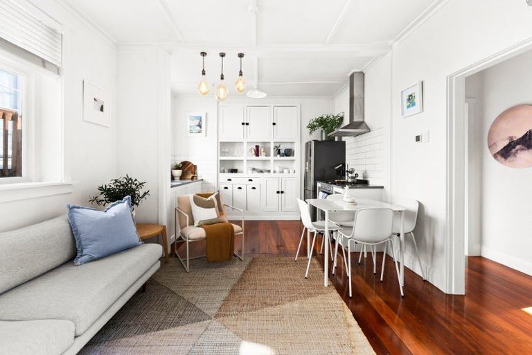 Photo of property in 44 Faraday Street, Hospital Hill, Napier, 4110