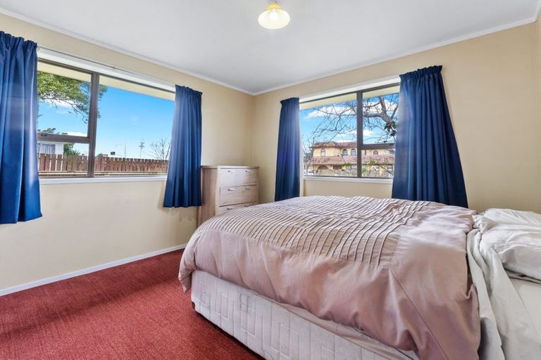 Photo of property in 9 Walter Strevens Drive, Conifer Grove, Takanini, 2112