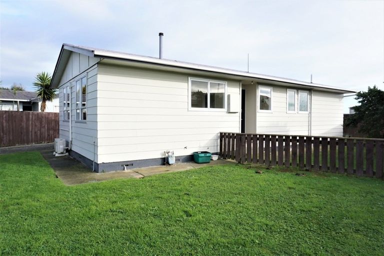 Photo of property in 6 Ryder Crescent, Levin, 5510