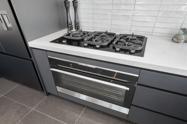 Photo of property in 282 Glamorgan Drive, Northcross, Auckland, 0630