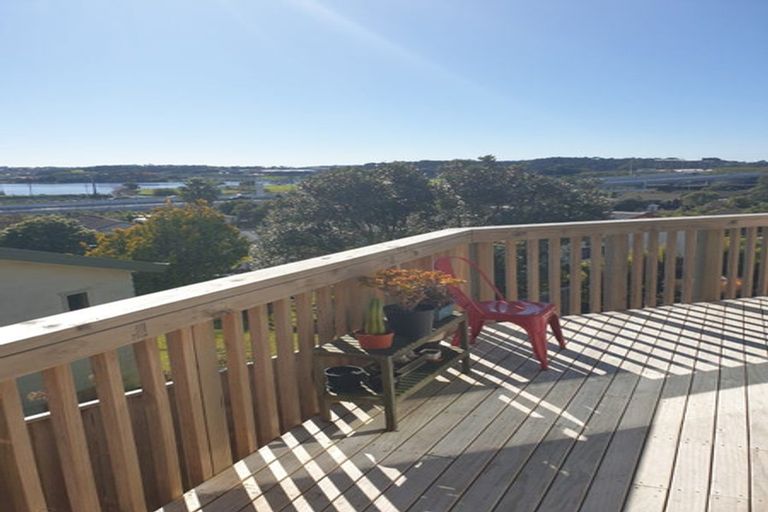 Photo of property in 36 Barbados Drive, Unsworth Heights, Auckland, 0632