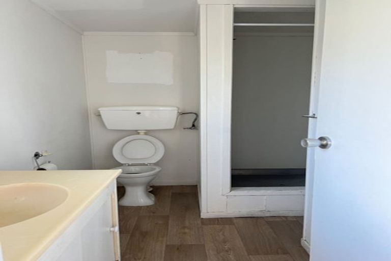 Photo of property in 4 Colin Wild Place, Glenfield, Auckland, 0629