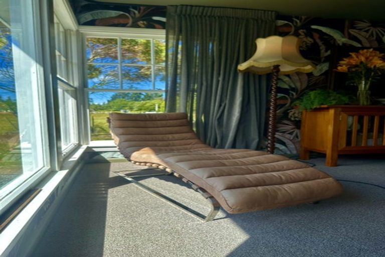 Photo of property in 137 Main North Road, Woodend, 7610