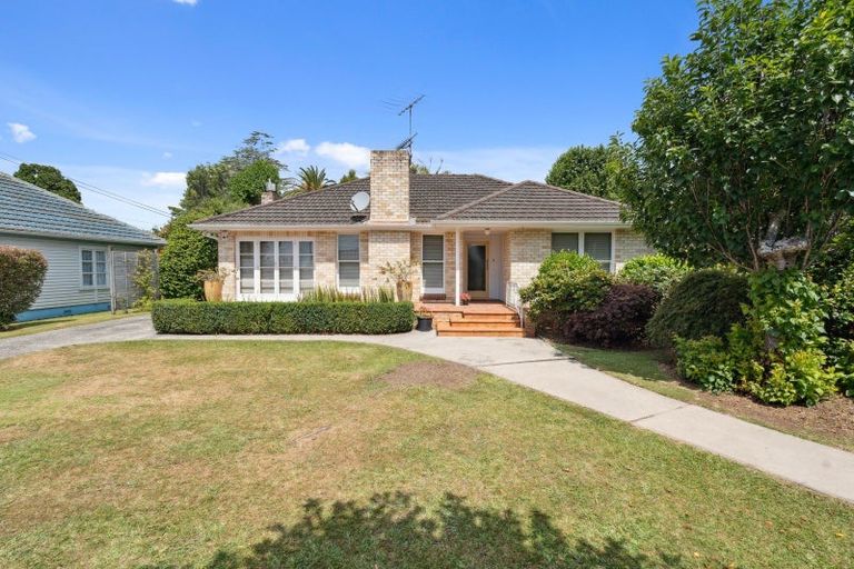 Photo of property in 21 Clevedon Road, Papakura, 2110
