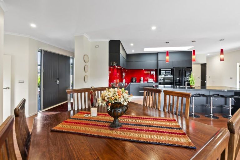 Photo of property in 5 Links Drive, Waiwhakaiho, New Plymouth, 4312