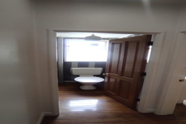 Photo of property in 24 Takutai Avenue, Bucklands Beach, Auckland, 2012