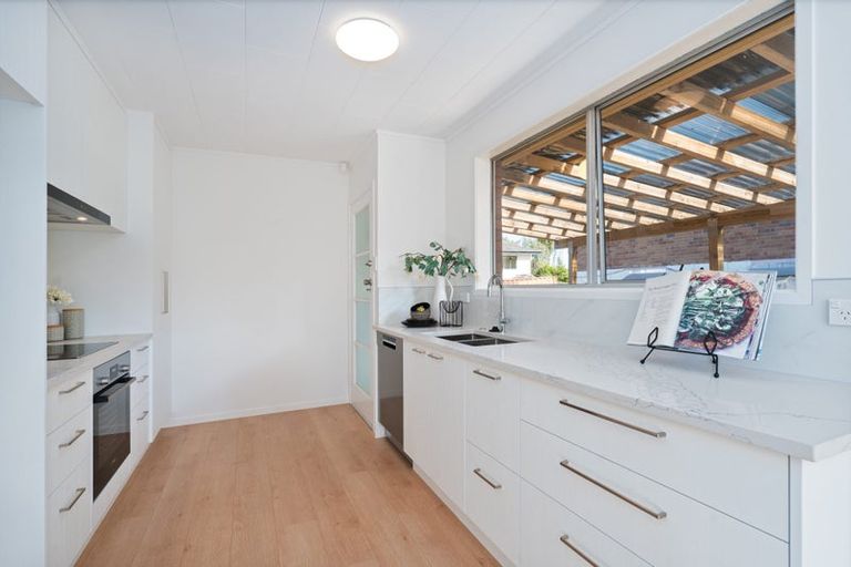 Photo of property in 14b Waimumu Road, Massey, Auckland, 0614