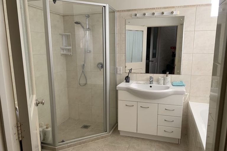 Photo of property in 2h Weranui Road, Waiwera, Orewa, 0994