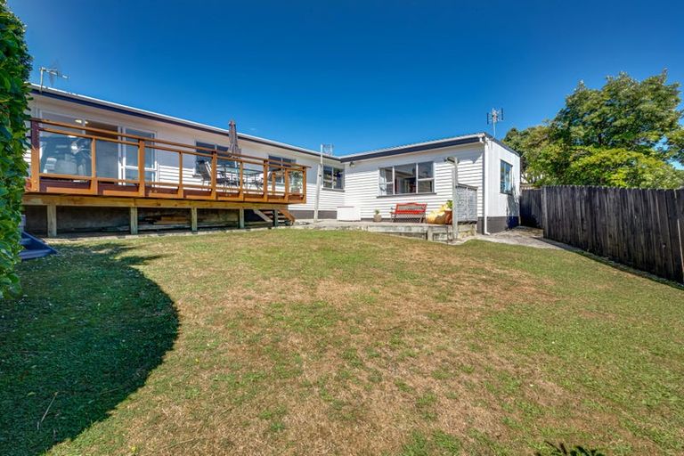 Photo of property in 131 Gloaming Hill, Titahi Bay, Porirua, 5022