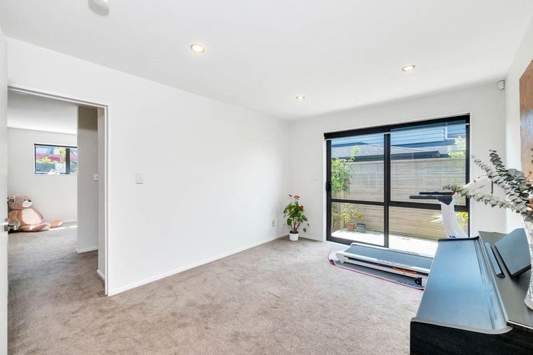 Photo of property in 14 Platinum Rise, Ranui, Auckland, 0612
