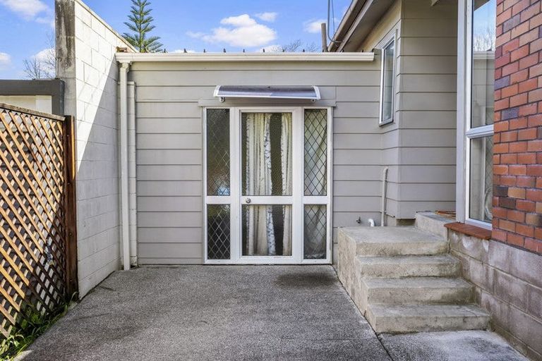 Photo of property in 2/19 Simon Ellice Drive, Bayview, Auckland, 0629