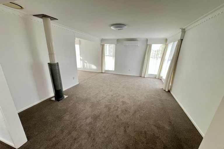 Photo of property in 27 Halberg Street, Glenfield, Auckland, 0629