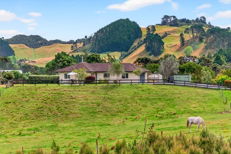 Photo of property in 1014 South Head Road, South Head, Helensville, 0874