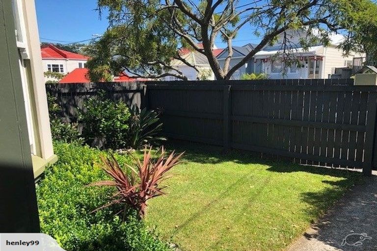 Photo of property in 10 Milton Street, Berhampore, Wellington, 6023