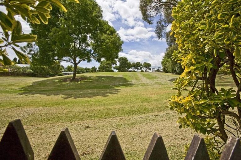 Photo of property in 8 Bain Place, Bucklands Beach, Auckland, 2014