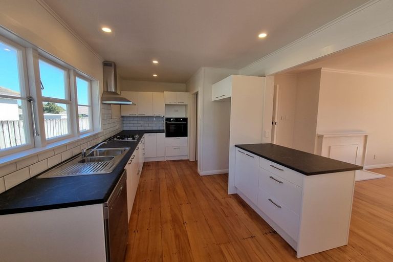 Photo of property in 27 Kenney Crescent, Fairfield, Hamilton, 3214