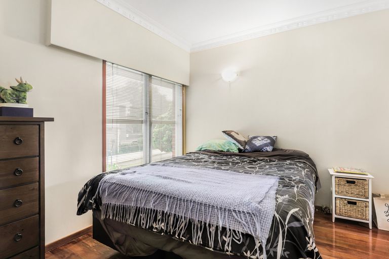 Photo of property in 15 Campbell Place, Papakura, 2110