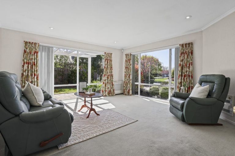 Photo of property in 4 Wardour Mews, Avonhead, Christchurch, 8042