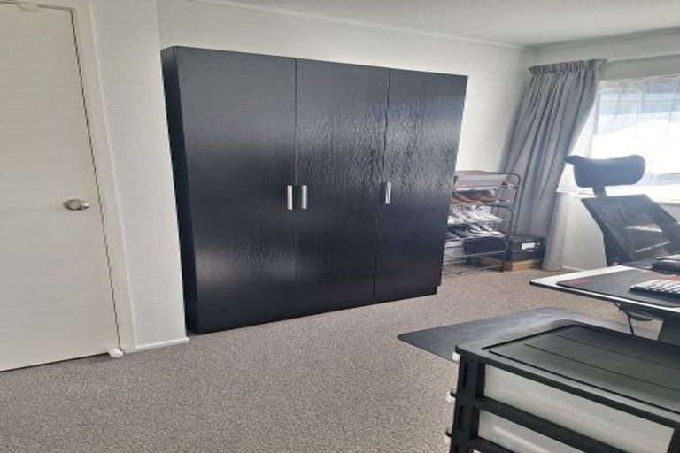 Photo of property in 2/19 Birman Close, Half Moon Bay, Auckland, 2012