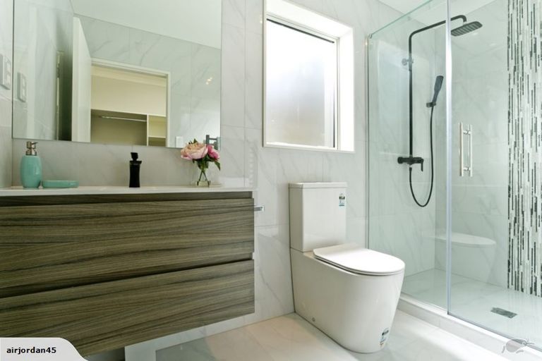 Photo of property in 12 Barrique Road, Kumeu, 0810