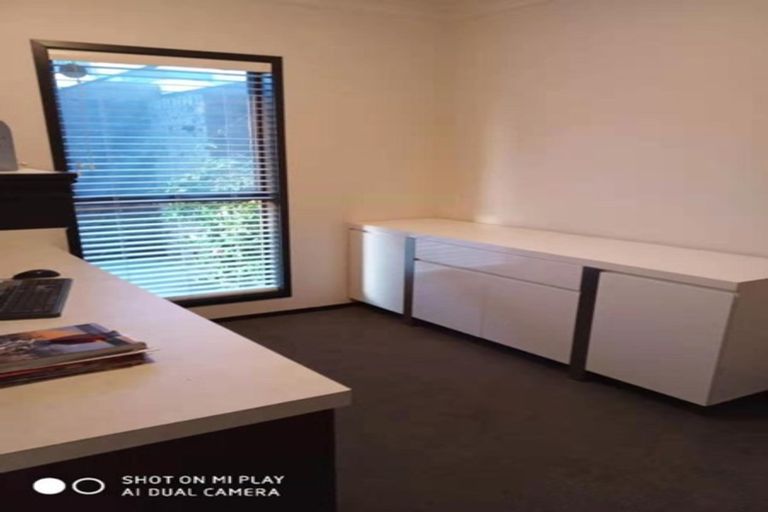 Photo of property in 1/70 Highland Park Drive, Highland Park, Auckland, 2010