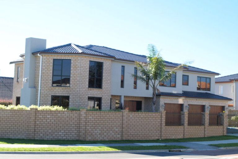 Photo of property in 34 Amberwood Drive, Northpark, Auckland, 2013