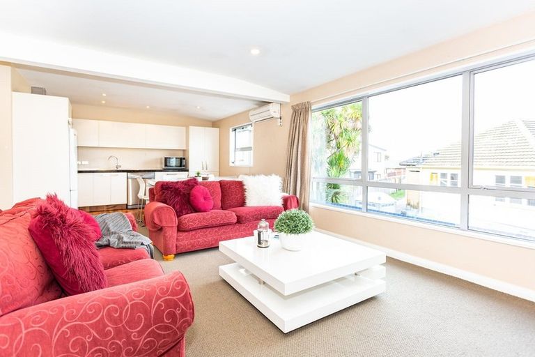 Photo of property in 8c Broadbent Street, Riccarton, Christchurch, 8041
