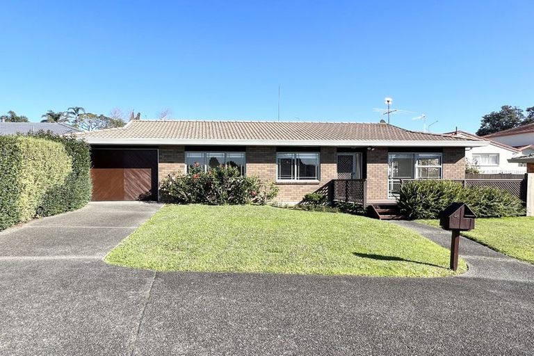 Photo of property in 48 Bodi Place, Te Atatu South, Auckland, 0610