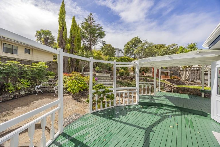 Photo of property in 17 Louise Place, Browns Bay, Auckland, 0630