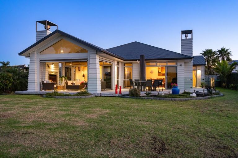 Photo of property in 89 Barbados Way, One Tree Point, 0118