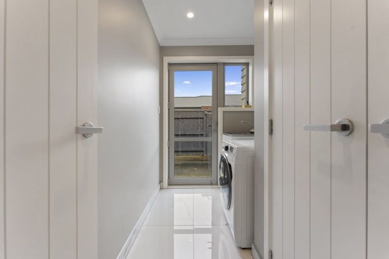 Photo of property in 16 Freedom Drive, Kelvin Grove, Palmerston North, 4414