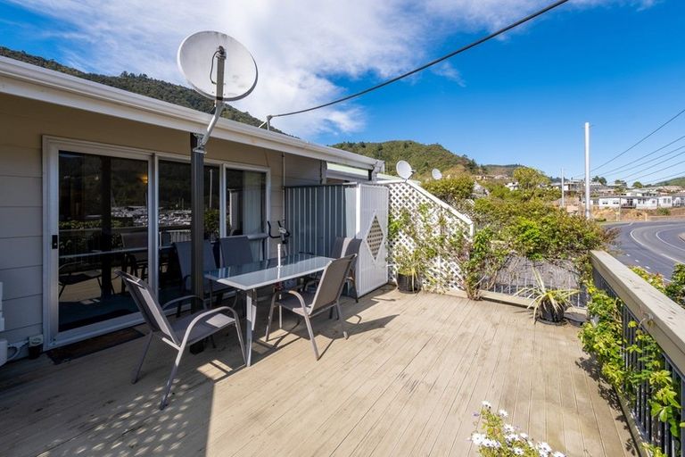 Photo of property in 4p Waikawa Road, Picton, 7220