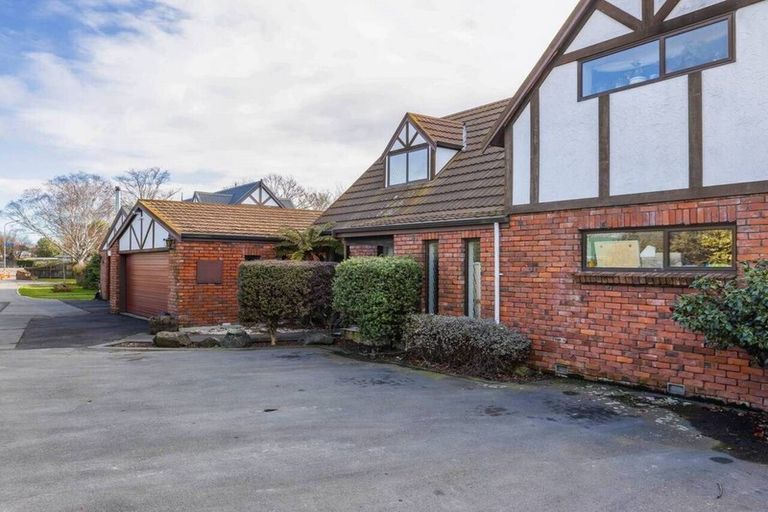Photo of property in 33b Lochee Road, Upper Riccarton, Christchurch, 8041
