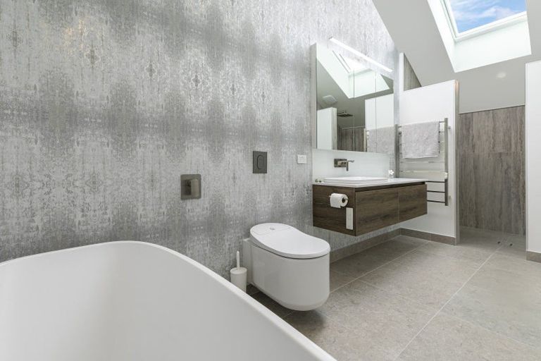 Photo of property in 2c Roland Road, Greenhithe, Auckland, 0632