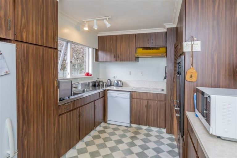 Photo of property in 16 Highbury Drive, Levin, 5510