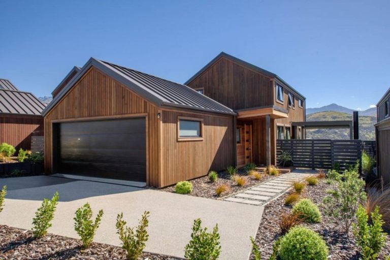 Photo of property in 35 Double Cone Road, Jacks Point, Queenstown, 9371
