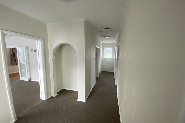 Photo of property in 1/158 Newlands Road, Newlands, Wellington, 6037