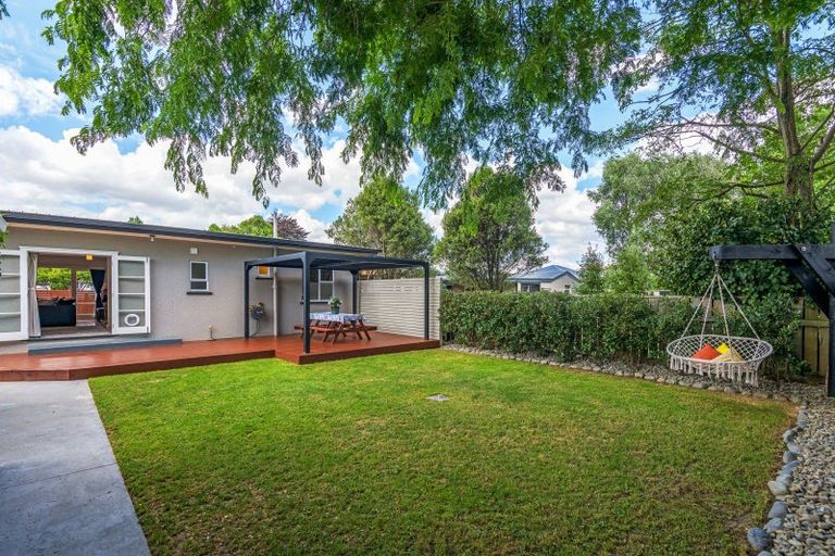 Photo of property in 11 Durham Crescent, Palmerston North, 4414