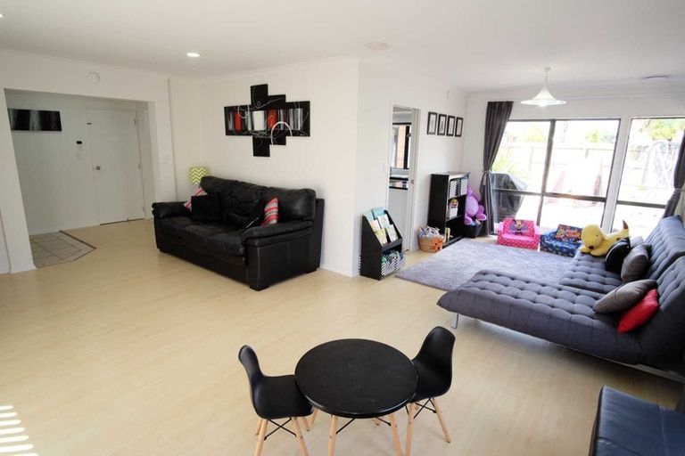 Photo of property in 8 Kalgan Place, Burswood, Auckland, 2013