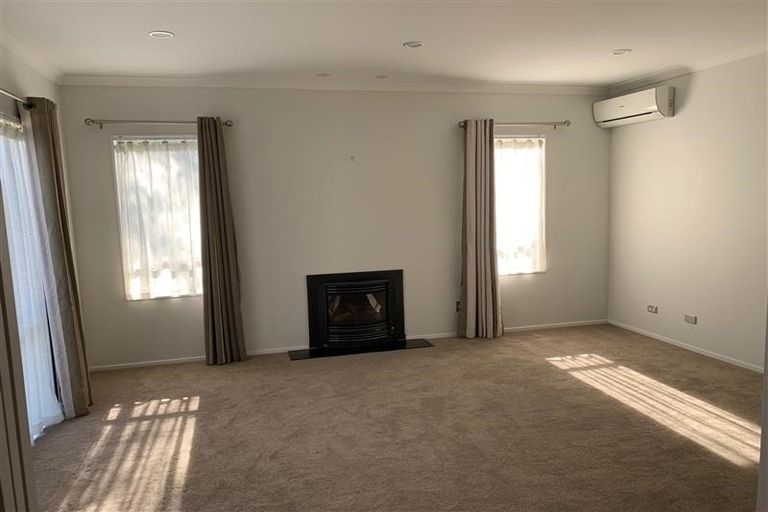 Photo of property in 6 Melmore Place, Pinehill, Auckland, 0632