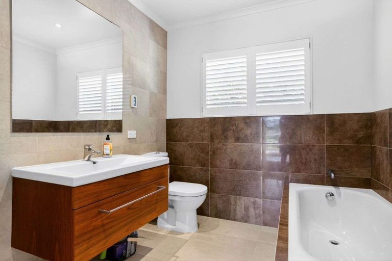 Photo of property in 8a Tipau Street, Torbay, Auckland, 0630