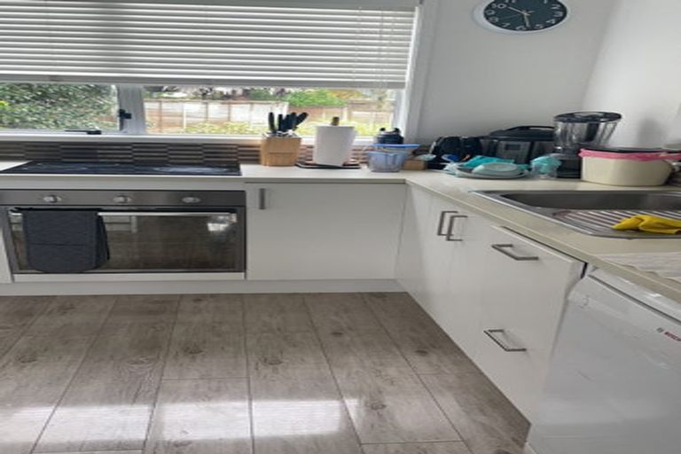 Photo of property in 11 Cottam Grove, Northcross, Auckland, 0632