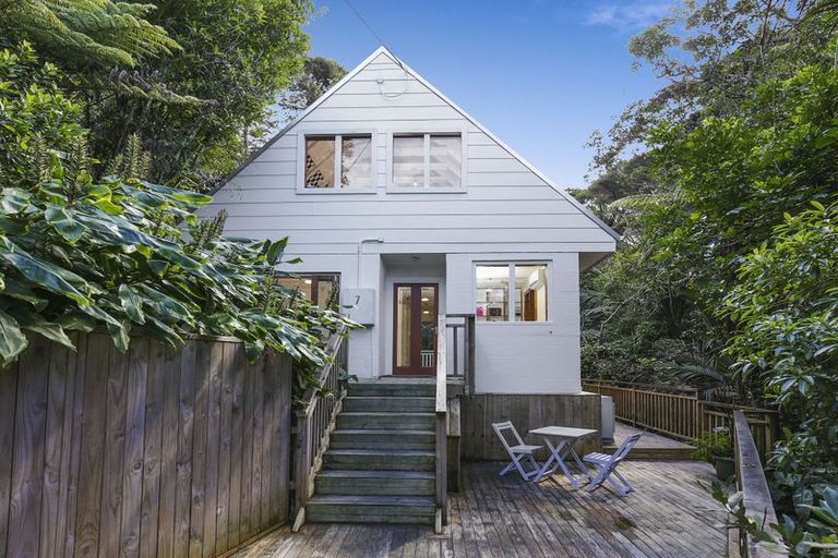 Photo of property in 7 Woontons Lane, Titirangi, Auckland, 0604