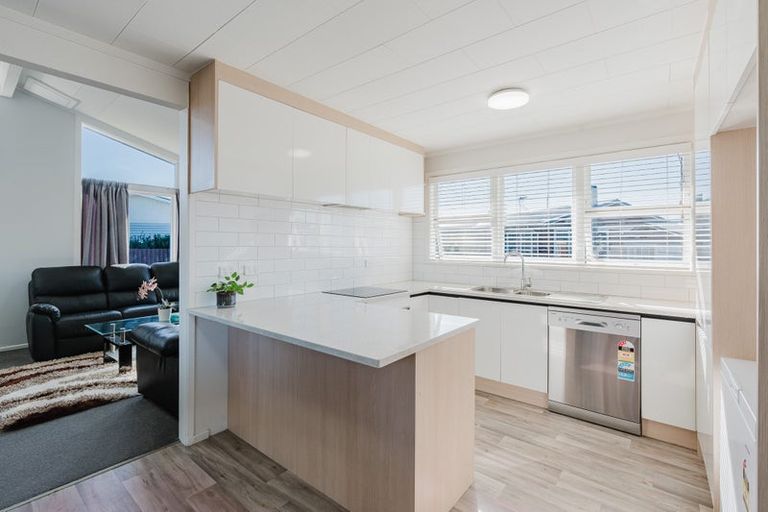 Photo of property in 10 Bremridge Place, Melville, Hamilton, 3206