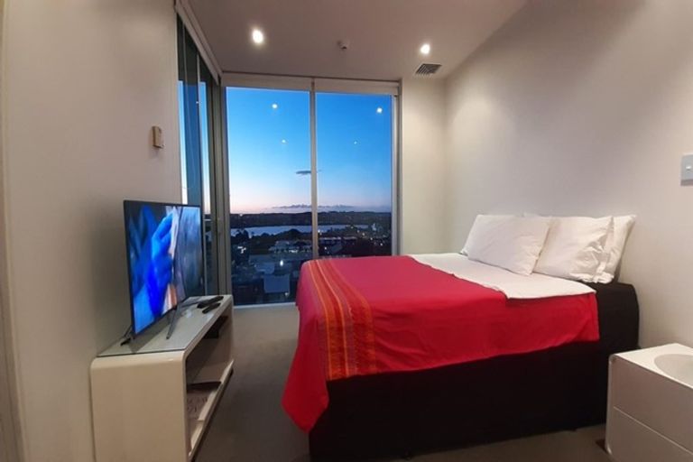 Photo of property in Sentinel Apartments, 1305/3 Northcroft Street, Takapuna, Auckland, 0622