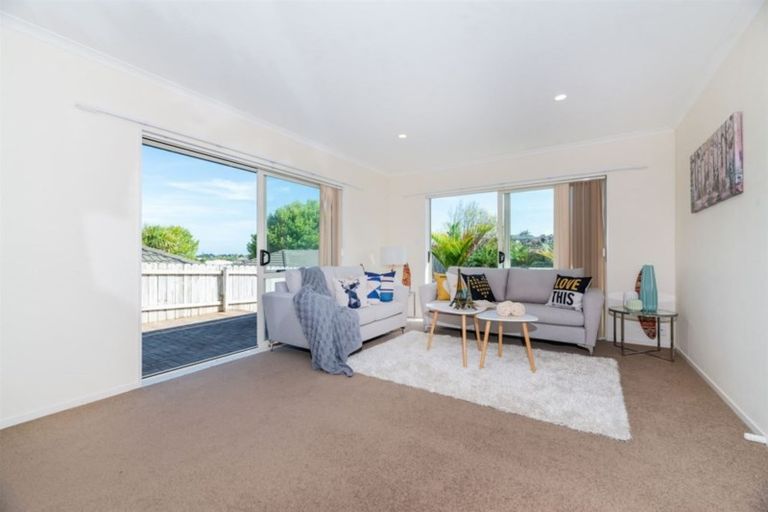 Photo of property in 27 John Brooke Crescent, East Tamaki Heights, Auckland, 2016