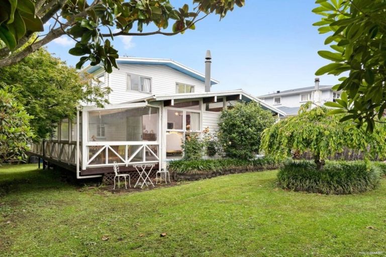 Photo of property in 4 De Thiery Place, Pakuranga Heights, Auckland, 2010